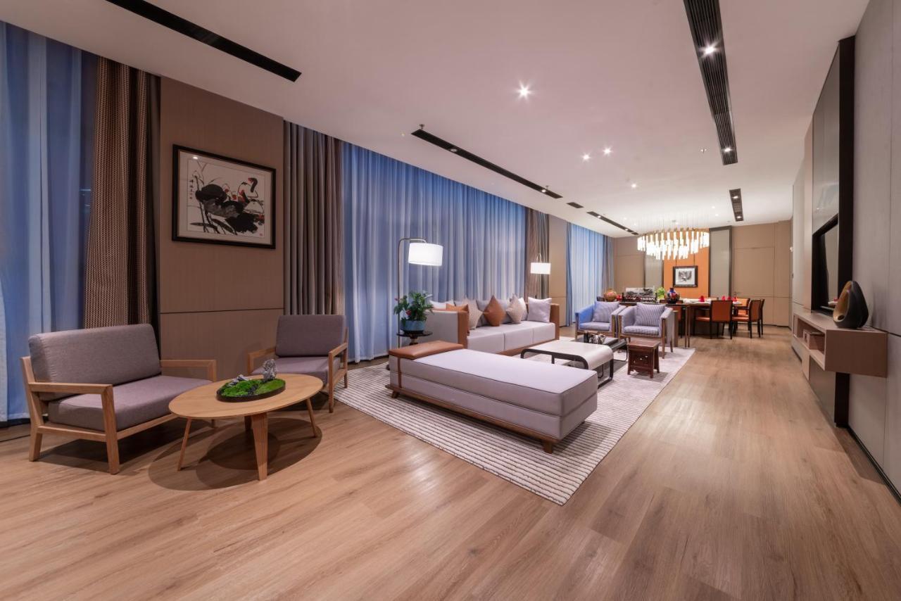 Holiday Inn Express Shenzhen Longhua By Ihg Экстерьер фото