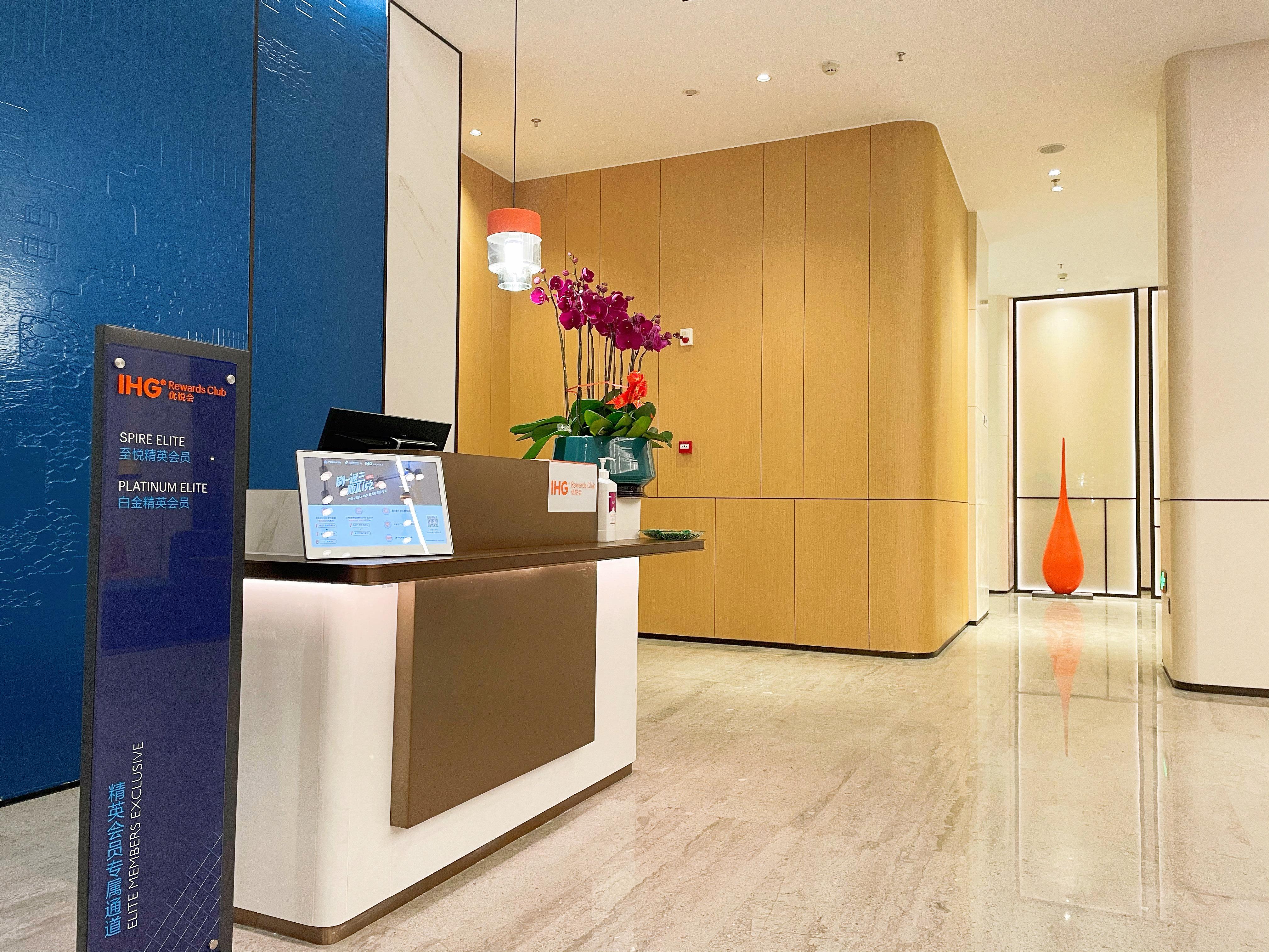 Holiday Inn Express Shenzhen Longhua By Ihg Экстерьер фото